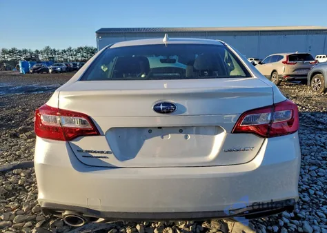 2018 Subaru Legacy 2.5I Premium z USA, uszkodzony, nr VIN 4S3BNAF60J3037030
